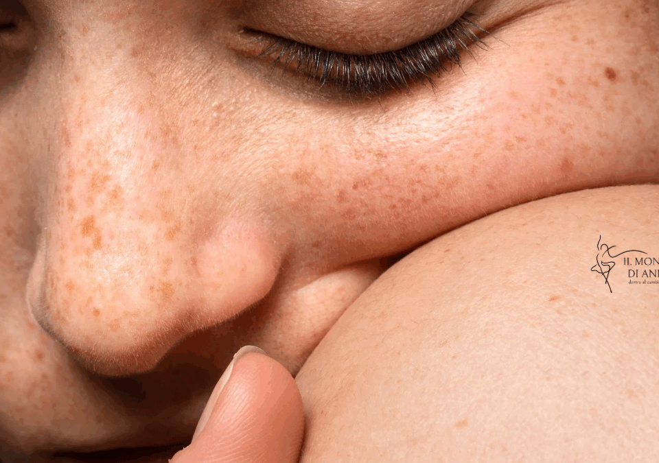 La Neurofibromatosi di tipo 1 è tra le malattie rare, una delle più frequenti. Si tratta di una malattia associata a una mutazione della neurofibromina, una proteina codificata dal gene oncosoppressore NF1, che predispone allo sviluppo di tumori con una probabilità maggiore del normale. Coinvolge diversi distretti corporei come la cute, gli occhi, il sistema nervoso centrale e le ossa.  La malattia colpisce nel mondo una persona su 3 mila e in Italia si stima coinvolga circa 20 mila pazienti, che raccontano una condizione molto eterogenea con casi lievi e casi molto gravi.  